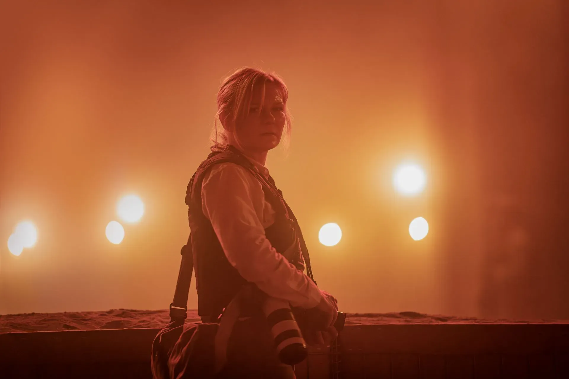 Kirsten Dunst standing against harsh backlight in the movie Civil War